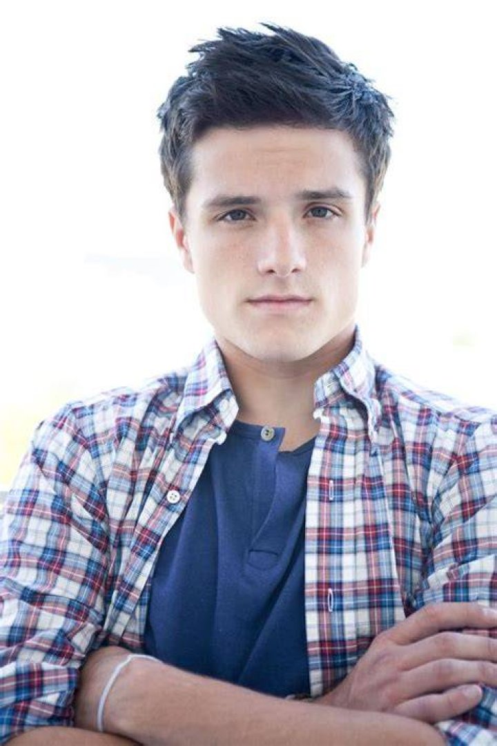 Josh O’Connor — Biografi Aktor, Film, Penghargaan & Fakta