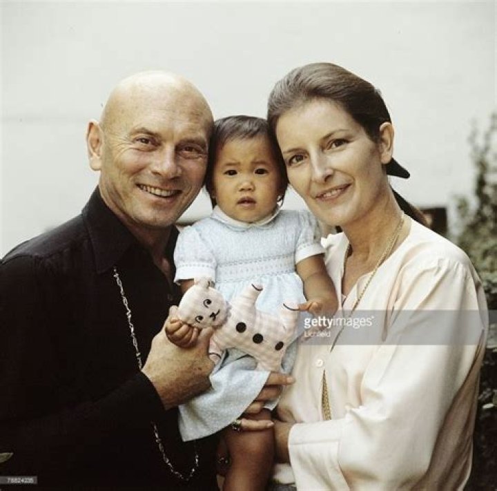 Lark Brynner. Who is the mother? TlwaStoria